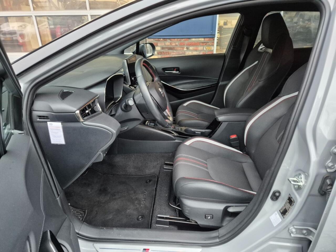 Toyota COROLLA 1.8 HYBRID TOURING SPORTS GR-SPORT, Trekhaak, Stoelverwarming, Bi-Tone, ALL IN prijs!