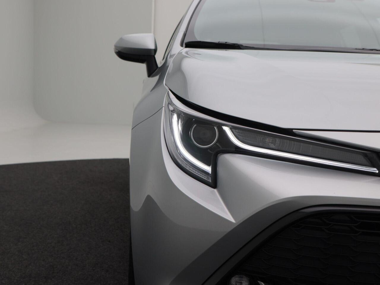 Toyota COROLLA Touring Sports 2.0 184 Pk Automaat Hybrid Dynamic | Camera | Adaptive Cruise | Navigatie | Full LED | Stoel Verwarming | CarPlay | 46.153 Km !!