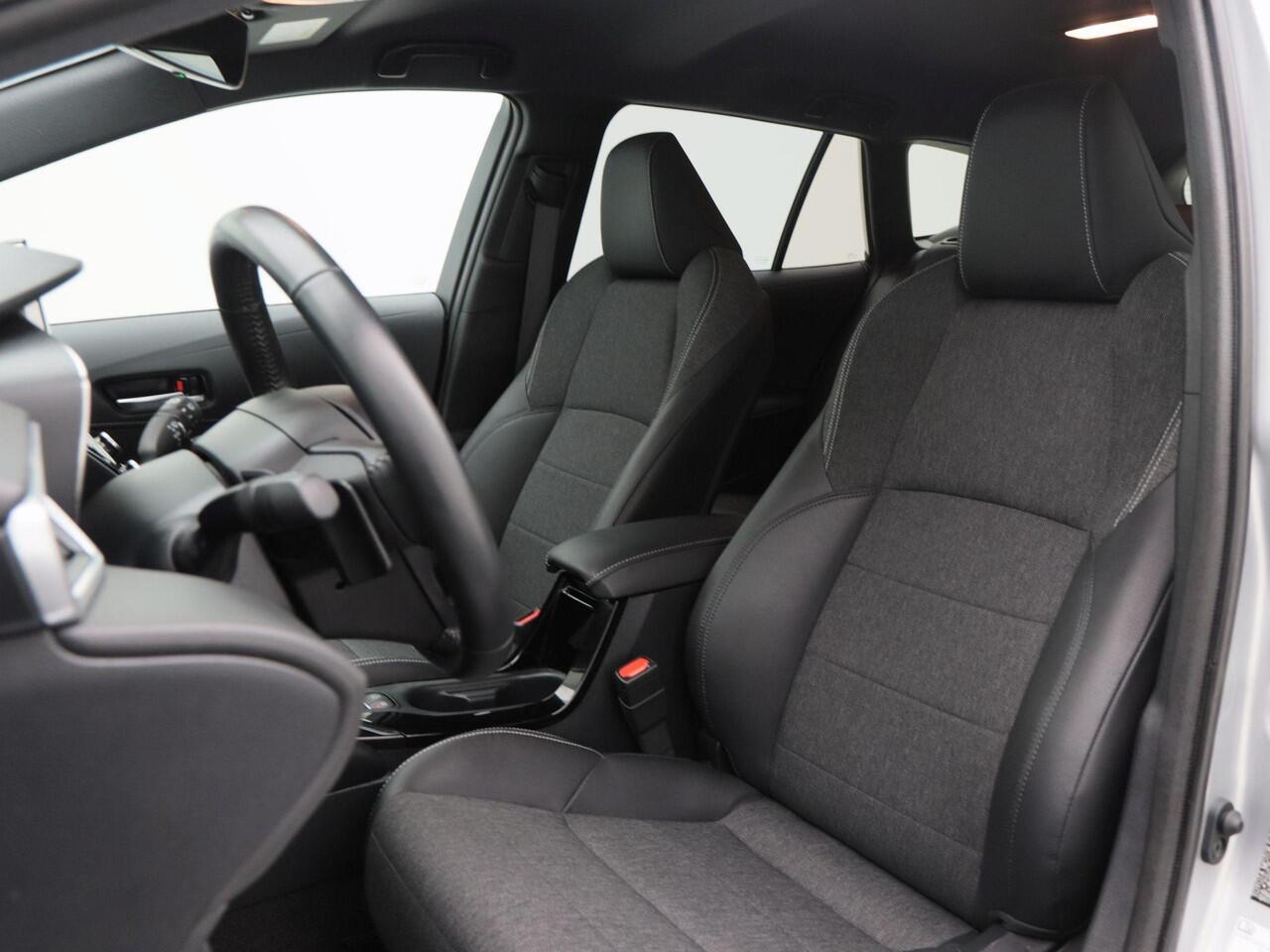 Toyota COROLLA Touring Sports 2.0 184 Pk Automaat Hybrid Dynamic | Camera | Adaptive Cruise | Navigatie | Full LED | Stoel Verwarming | CarPlay | 46.153 Km !!