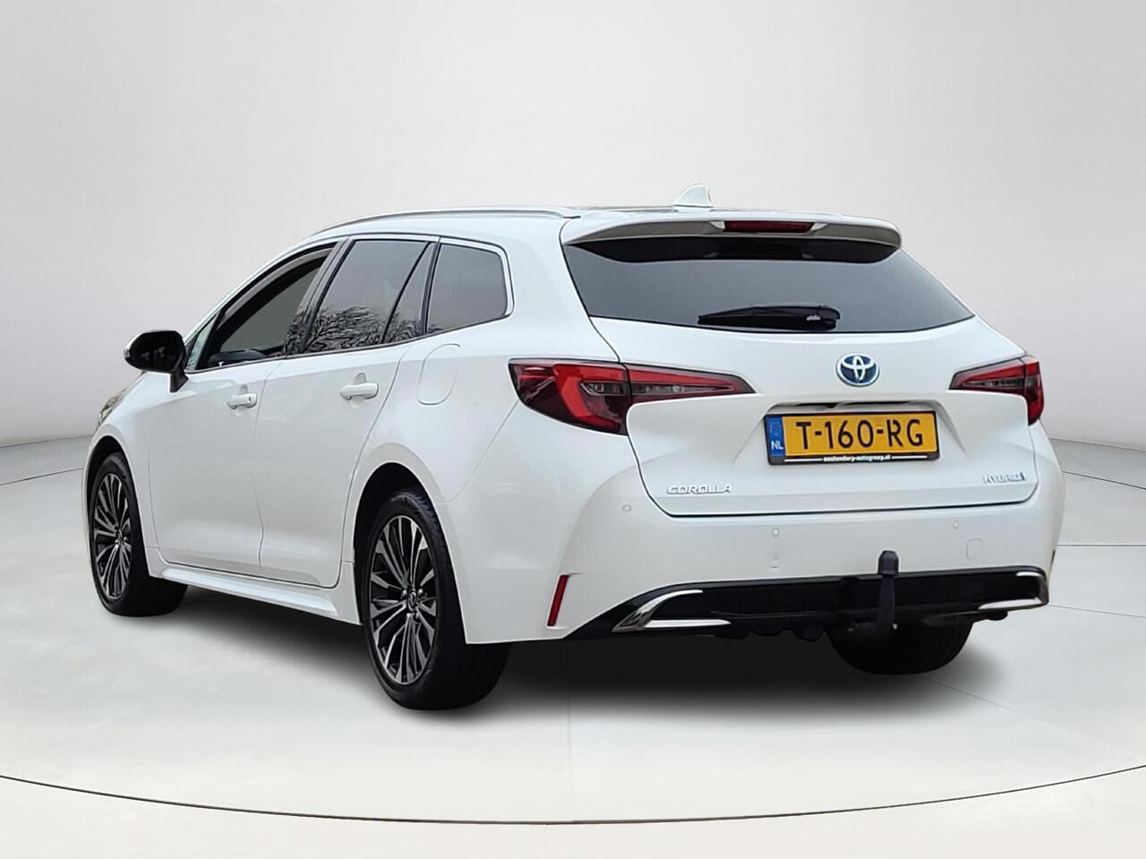 Toyota COROLLA Touring Sports 2.0 High Power Hybrid First Edition Toyota Corolla Touring Sports Hybrid 200 Business Plus Model 2023 | Trekhaak | Apple CarPlay (draadloos) | Rijklaarprijs incl. garantie |