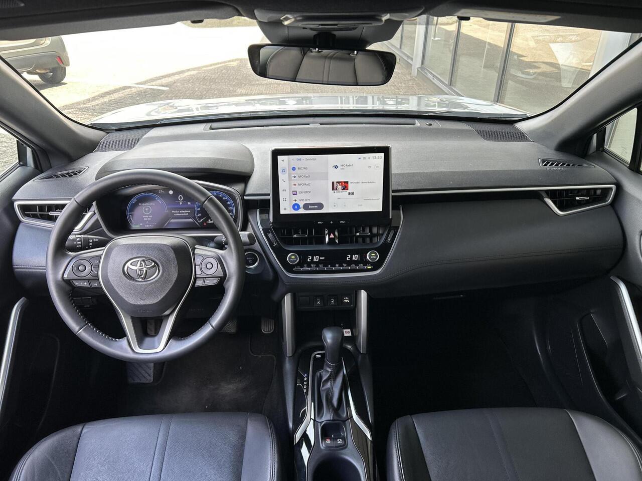 Toyota COROLLA Cross Hybrid 140 Style + Premium Pack | Elektr. klep | Blindspot | Apple CarPlay | Rijklaarprijs incl. garantie |