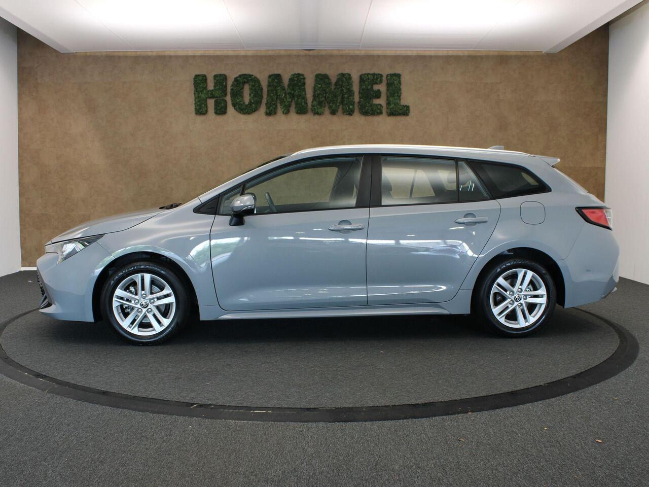 Toyota COROLLA Touring Sports 1.8 Hybrid Active - ORIGINEEL NEDERLANDSE AUTO - PARKEERSENSOREN VOOR EN ACHTER - CRUISE CONTROL ADAPTIEF - APPLE CARPLAY/ANDROID AUTO - MULTIFUNCTIONEEL STUURWIEL - LICHTMETALEN VELGEN 16 INCH - LED KOPLAMPEN