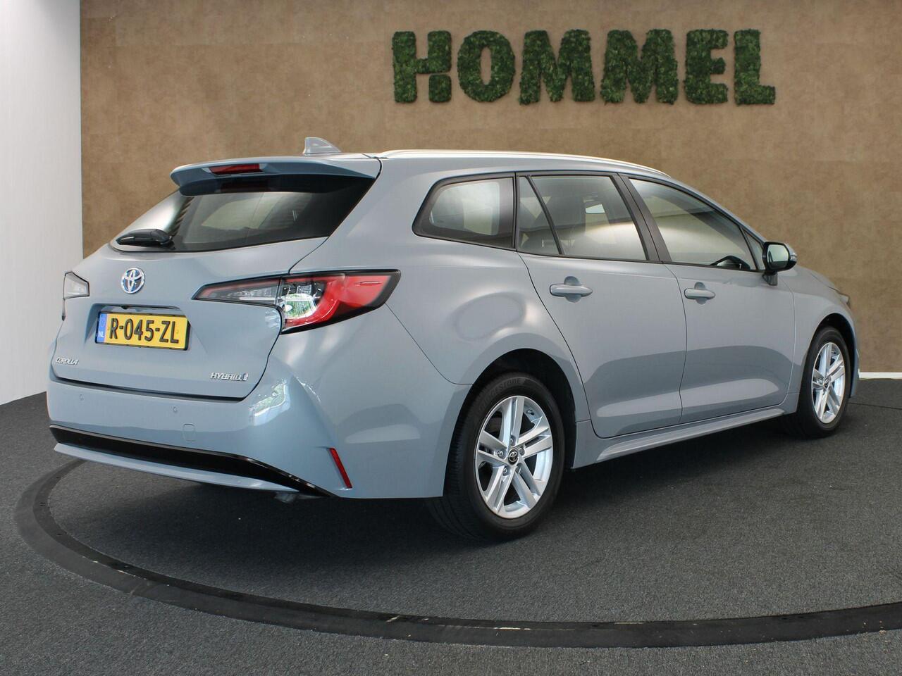 Toyota COROLLA Touring Sports 1.8 Hybrid Active - ORIGINEEL NEDERLANDSE AUTO - PARKEERSENSOREN VOOR EN ACHTER - CRUISE CONTROL ADAPTIEF - APPLE CARPLAY/ANDROID AUTO - MULTIFUNCTIONEEL STUURWIEL - LICHTMETALEN VELGEN 16 INCH - LED KOPLAMPEN