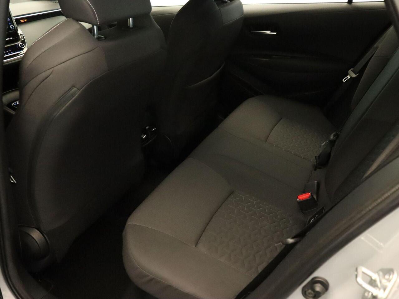 Toyota COROLLA Touring Sports 1.8 Hybrid Active - ORIGINEEL NEDERLANDSE AUTO - PARKEERSENSOREN VOOR EN ACHTER - CRUISE CONTROL ADAPTIEF - APPLE CARPLAY/ANDROID AUTO - MULTIFUNCTIONEEL STUURWIEL - LICHTMETALEN VELGEN 16 INCH - LED KOPLAMPEN