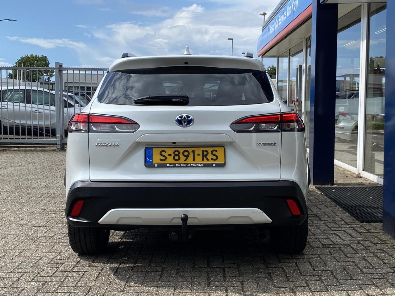 Toyota COROLLA Cross 2.0 High Power Hybrid First Edition / Automaat / NL-Auto / Dealer-Onderhouden / 1e-Eigenaar / Stoelverwarming / Adaptieve Cruise-Control / Trekhaak / Keyless / Half-Leder / LED / DAB / Apple-Carplay & Android-Auto / Navi / Camera / Elektrische Achte