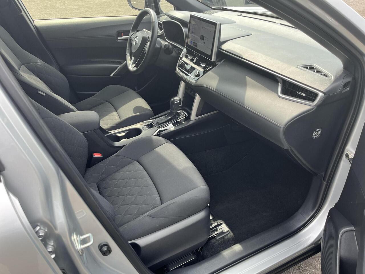 Toyota COROLLA Cross Hybrid 200 Dynamic | Navigatie | Apple CarPlay/Android auto | Achteruitrijcamera | Stoelverwarming | Stuurverwarming