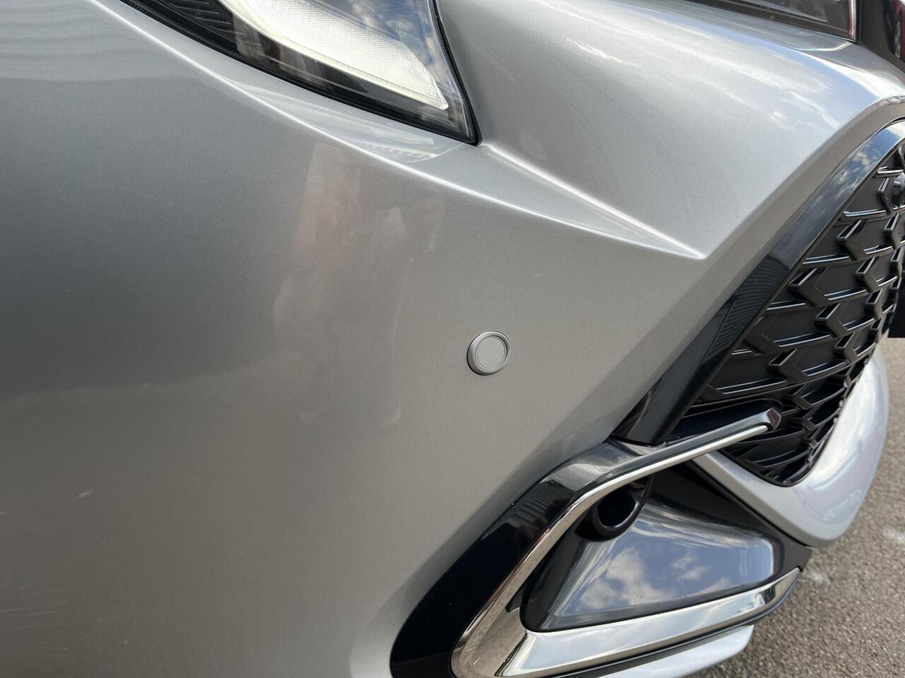 Toyota COROLLA Touring Sports 1.8 Hybrid First Edition Parkeersensoren, Keyless, Elek. Achterklep, NL-auto, Apple CarPlay / Android Auto, LM velgen, Metallic lak, Adaptieve Cruise control, BTW-Auto!