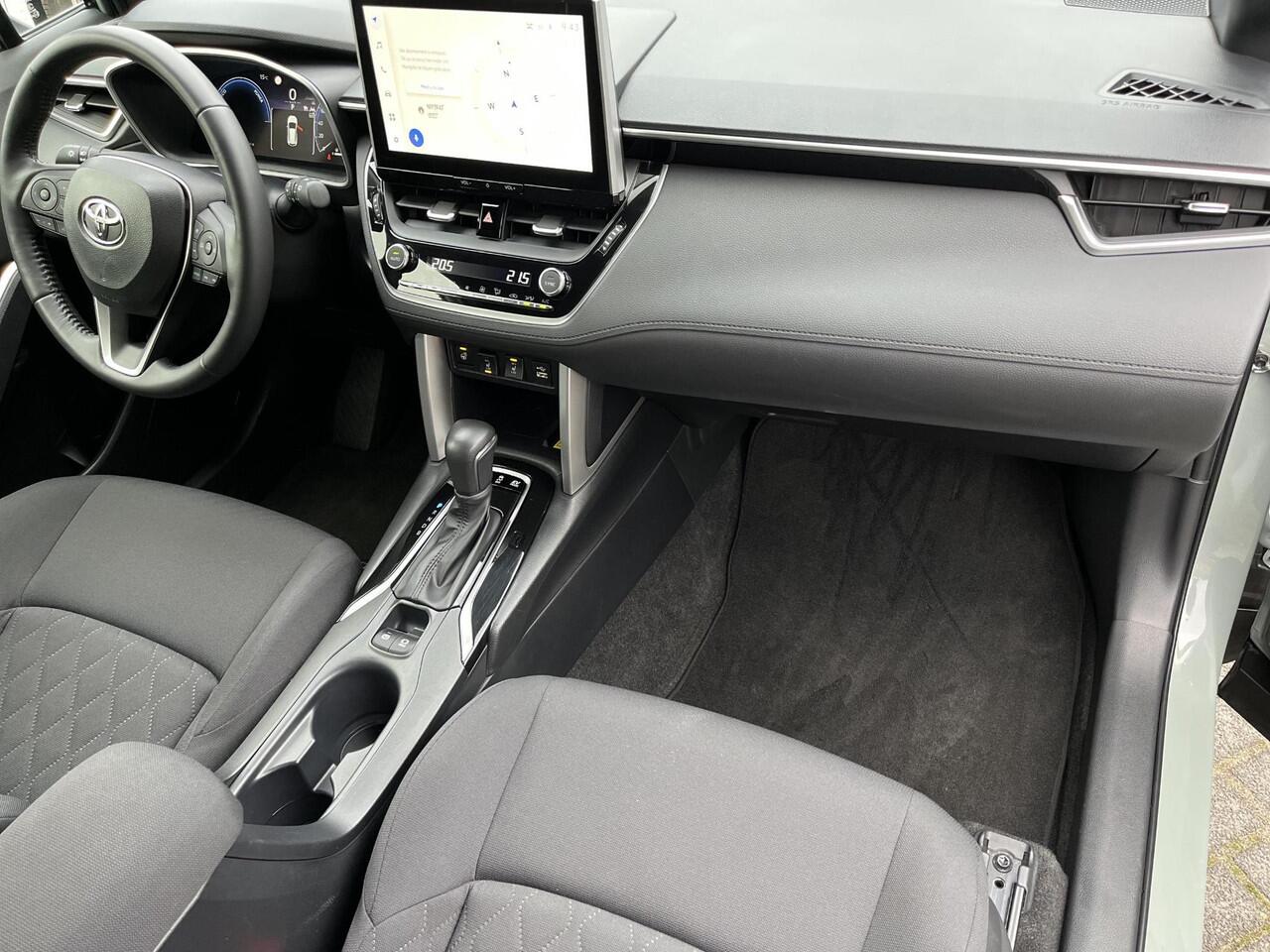 Toyota COROLLA Cross Hybrid 200 Dynamic | Stoel- + stuurverwarming | Navigatie | Keyless entry | LED koplampen |