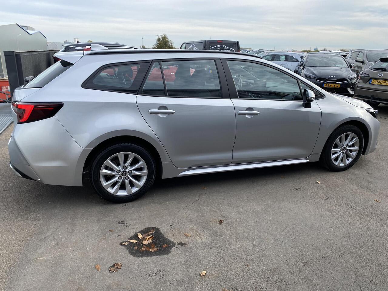 Toyota COROLLA Touring Sports Hybrid 140 Active Adaptieve cruise control, achteruitrij camera, navigatie Apple CarPlay/Android Auto, NL auto, dealer onderhouden, automaat!