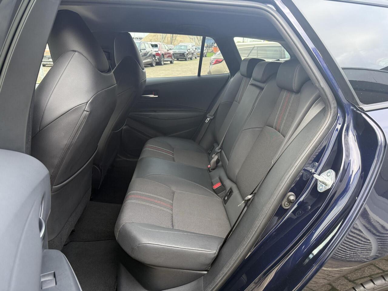 Toyota COROLLA Touring Sports 1.8 Hybrid GR-Sport **NAVIGATIE/ HEAD-UP DISLPAY/ STOEL EN STUURWIELVERWARMING/ 36 MAANDEN GARANTIE**