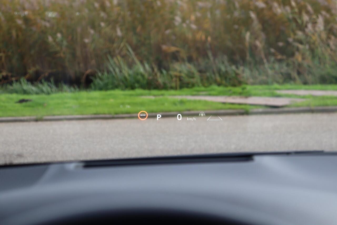 Toyota COROLLA Touring Sports Hybrid 200 Executive, Apple Carplay, Android Auto, JBL Audio, BSM, Parkeersensoren, Stoelverwarming, Heads up display