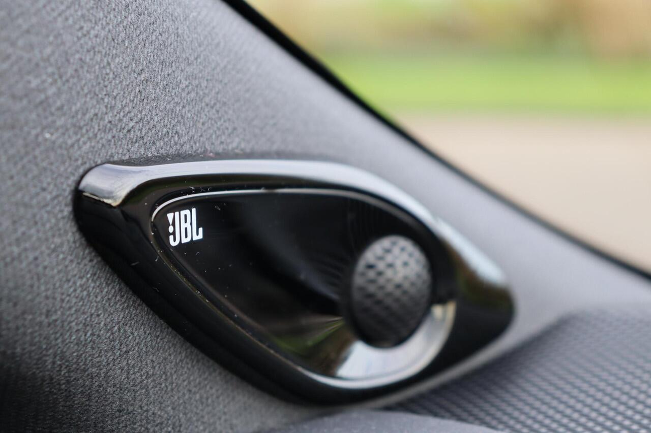 Toyota COROLLA Touring Sports Hybrid 200 Executive, Apple Carplay, Android Auto, JBL Audio, BSM, Parkeersensoren, Stoelverwarming, Heads up display