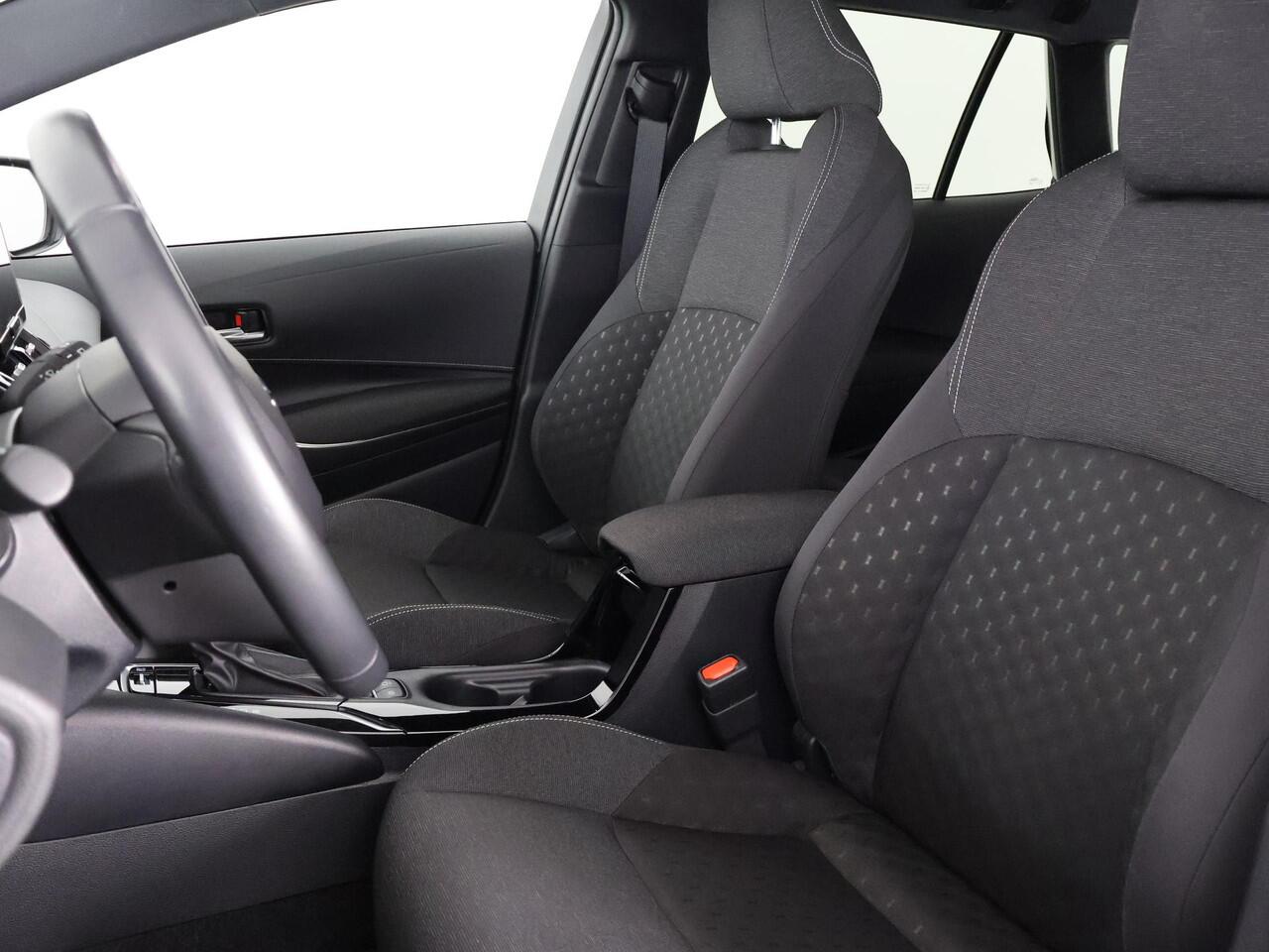 Toyota COROLLA Touring Sports HYBRID 140 BI-TONE ACTIVE GARANTIE TOT 06-2033 NAVIGATIE . ACHTERUITRIJ CAMERA . KEYLESS START