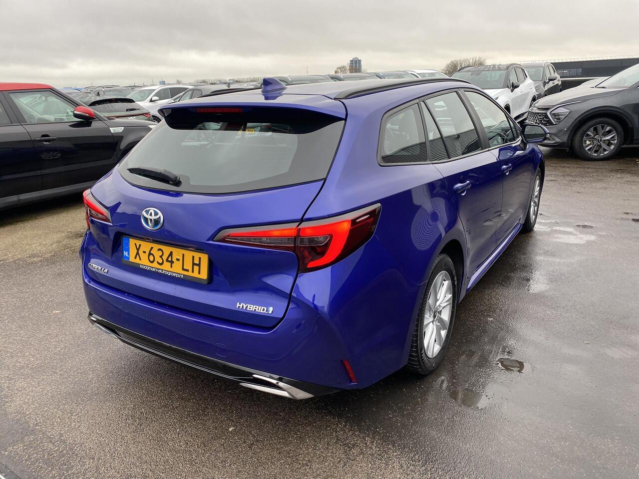 Toyota COROLLA Touring Sports Hybrid 140 Active NL Auto, boekjes compleet, navigatie Apple CarPlay/Android Auto, adaptieve cruise control, achteruitrij camera, keyless