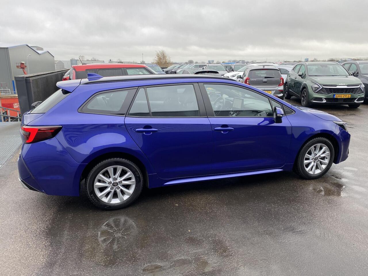 Toyota COROLLA Touring Sports Hybrid 140 Active NL Auto, boekjes compleet, navigatie Apple CarPlay/Android Auto, adaptieve cruise control, achteruitrij camera, keyless