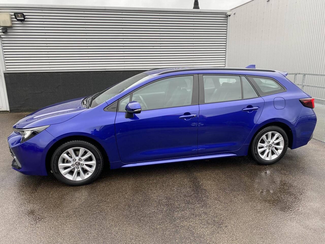 Toyota COROLLA Touring Sports Hybrid 140 Active NL Auto, boekjes compleet, navigatie Apple CarPlay/Android Auto, adaptieve cruise control, achteruitrij camera, keyless