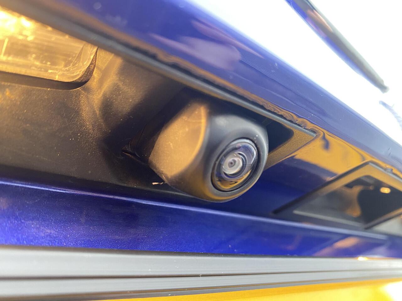 Toyota COROLLA Touring Sports Hybrid 140 Active NL Auto, boekjes compleet, navigatie Apple CarPlay/Android Auto, adaptieve cruise control, achteruitrij camera, keyless