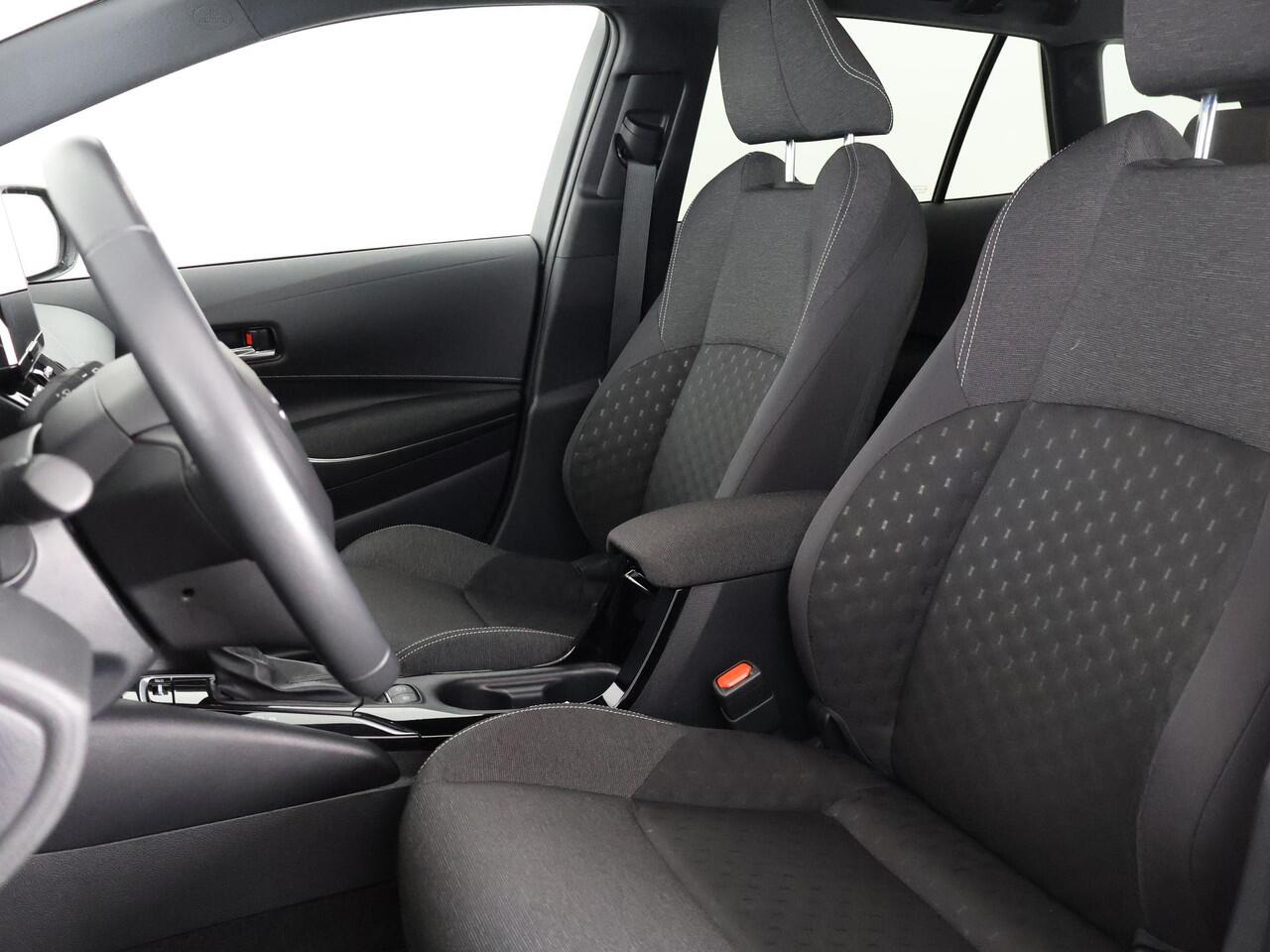 Toyota COROLLA Touring Sports HYBRID BLACKLINE ACTIVE GARANTIE TOT 2033! NIEUW MODEL. CARPLAY NAVIGATIE. ADAPTIEVE CRUISE CONTROL . APPLE CARPLAY & ANDRIOD AUTO . CAMERA