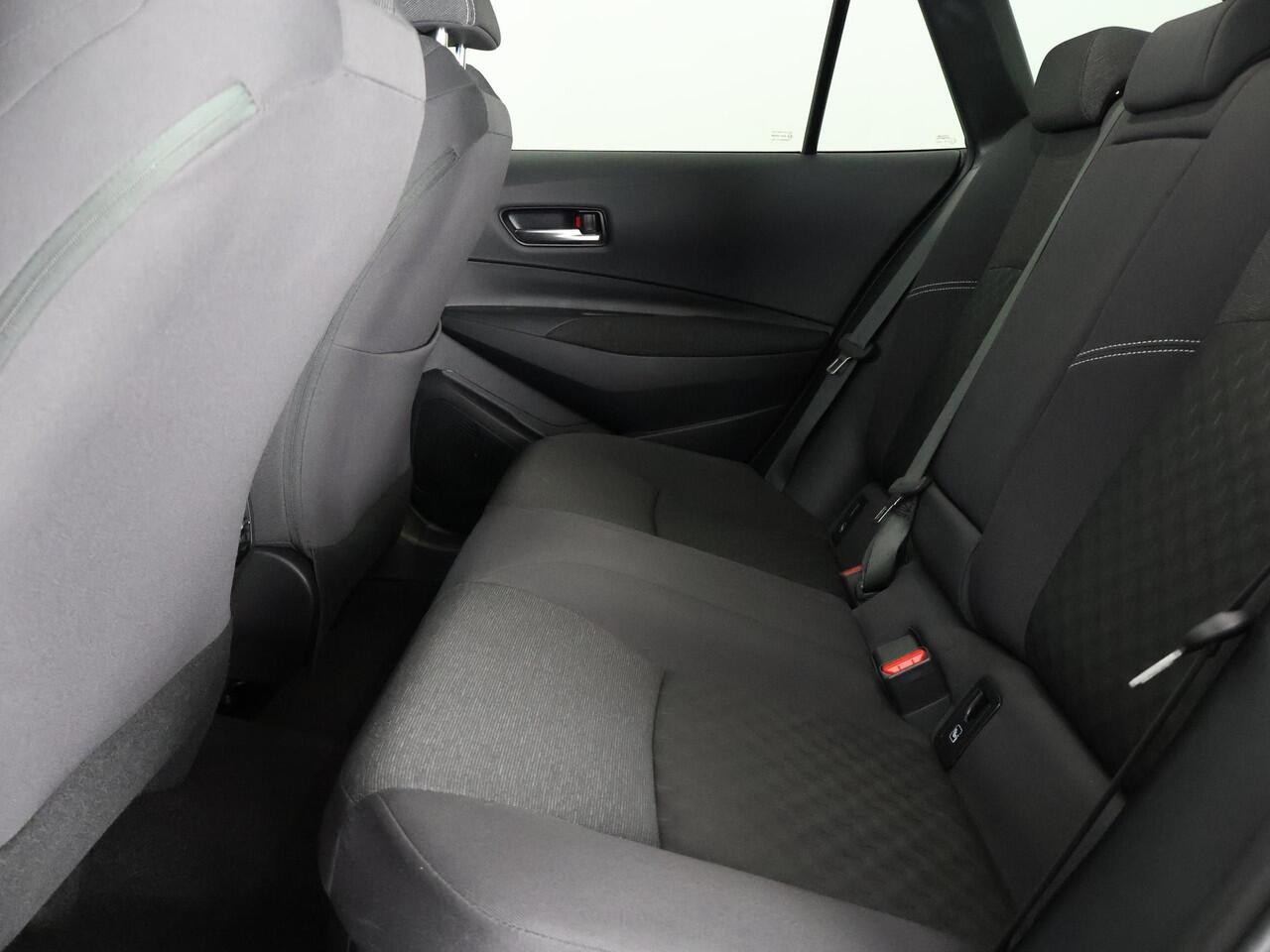 Toyota COROLLA Touring Sports HYBRID BLACKLINE ACTIVE GARANTIE TOT 2033! NIEUW MODEL. CARPLAY NAVIGATIE. ADAPTIEVE CRUISE CONTROL . APPLE CARPLAY & ANDRIOD AUTO . CAMERA