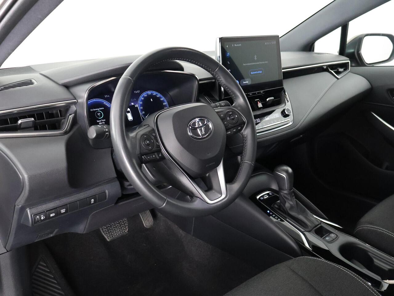 Toyota COROLLA Touring Sports HYBRID BLACKLINE ACTIVE GARANTIE TOT 2033! NIEUW MODEL. CARPLAY NAVIGATIE. ADAPTIEVE CRUISE CONTROL . APPLE CARPLAY & ANDRIOD AUTO . CAMERA