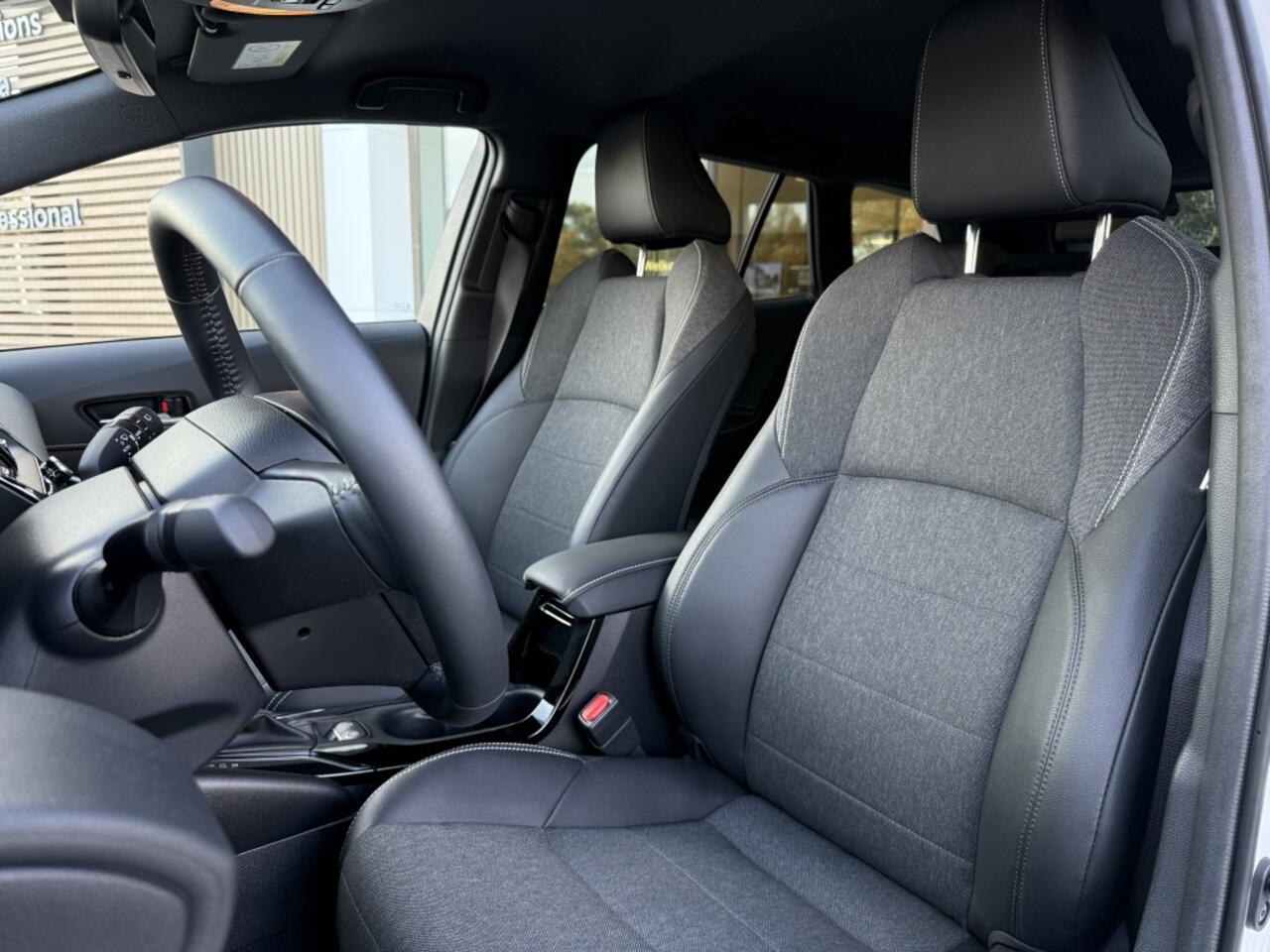 Toyota COROLLA Touring Sports 1.8 Hybrid Dynamic Plus | Stoel/stuurverw. | Camera (2675km!!!)