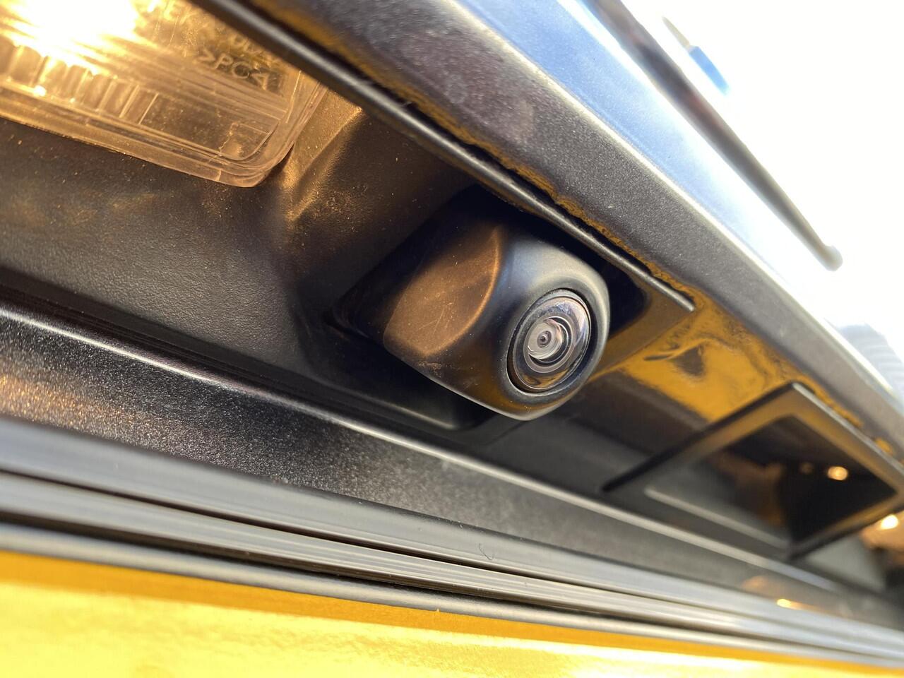 Toyota COROLLA Touring Sports Hybrid 140 Active NL-auto, boekjes compleet, navigatie, Apple CarPlay/Android Auto, achteruitrij camera, cruise control, keyless start