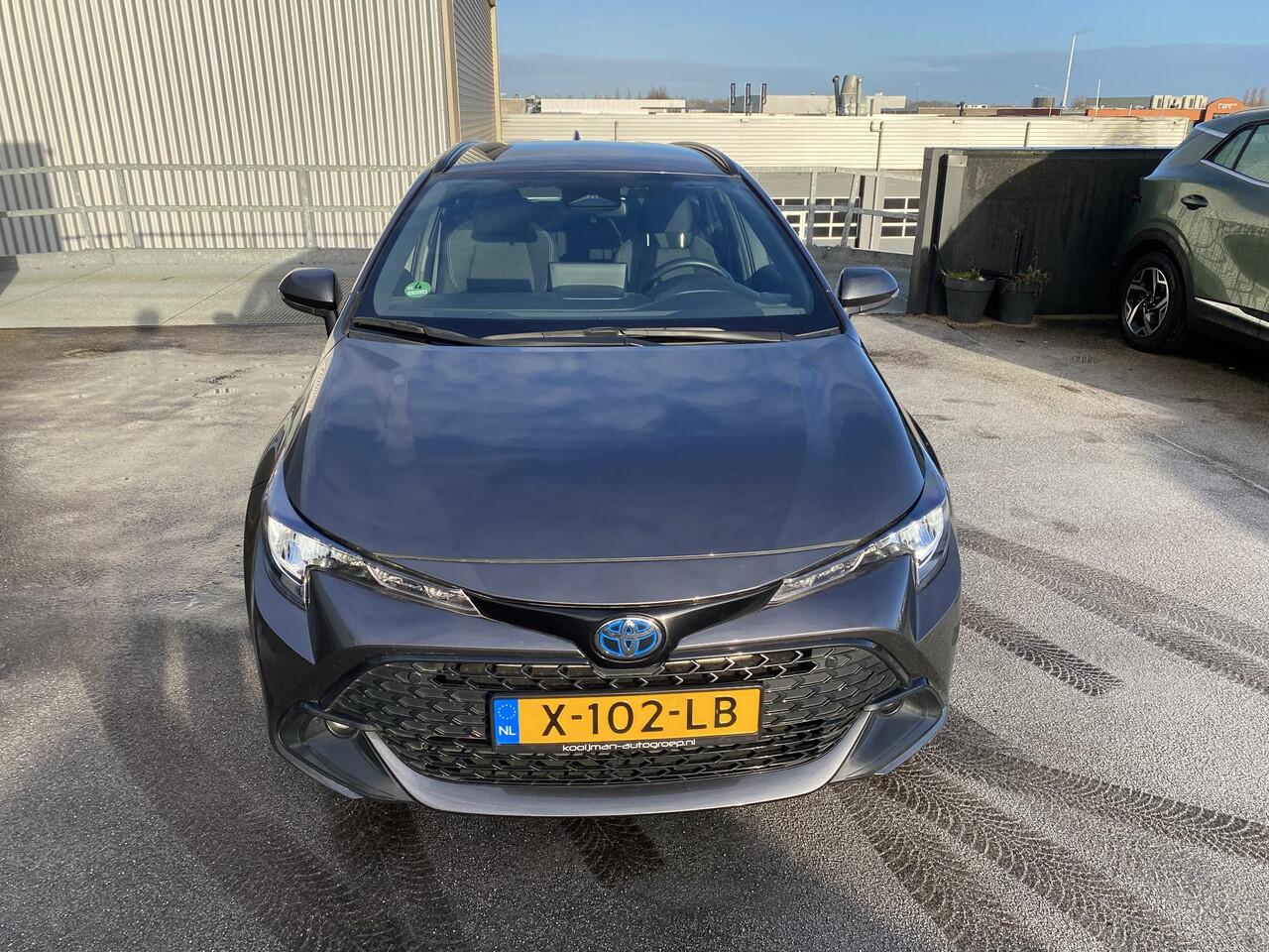 Toyota COROLLA Touring Sports Hybrid 140 Active NL-auto, boekjes compleet, navigatie, Apple CarPlay/Android Auto, achteruitrij camera, cruise control, keyless start