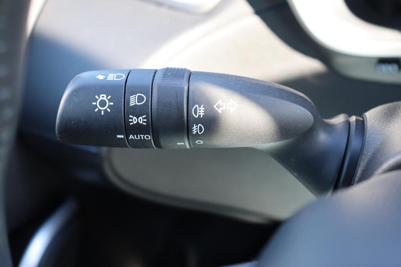 Toyota COROLLA Cross 2.0 High Power Hybrid Active Apple carplay , Android auto.