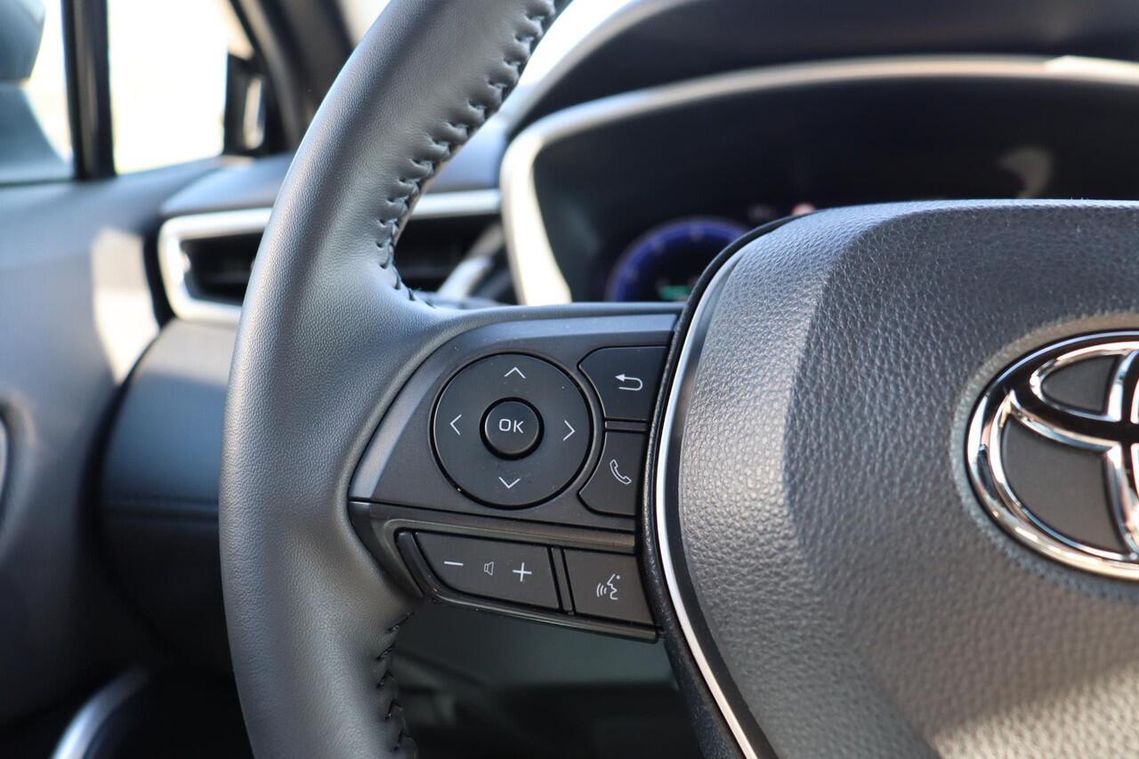 Toyota COROLLA Cross 2.0 High Power Hybrid Active Apple carplay , Android auto.