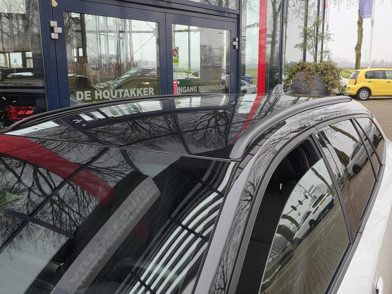 Toyota COROLLA Touring Sports 1.8 Hybrid Dynamic | Trekhaak | Camera| Android Auto/Apple CarPlay |