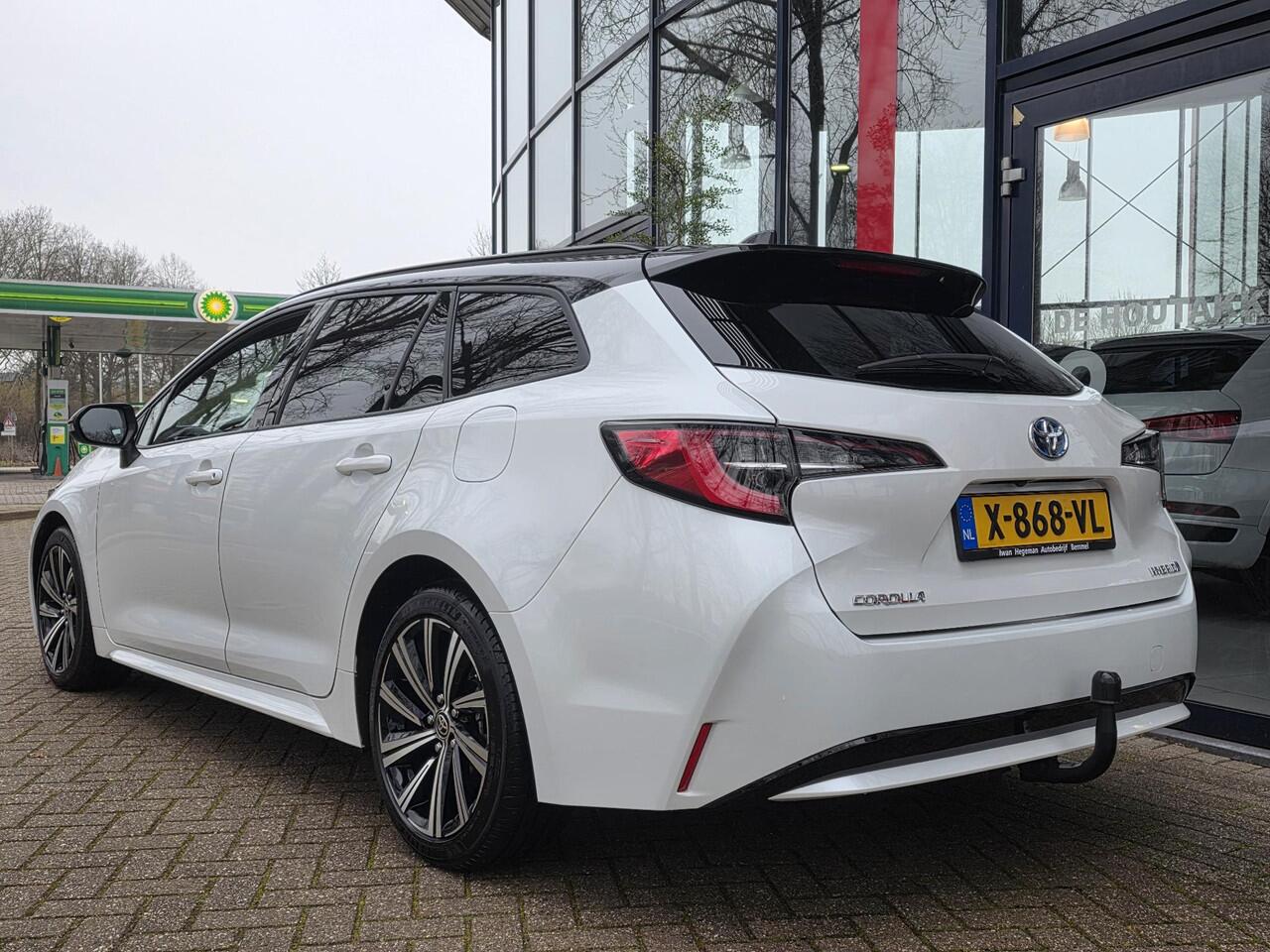 Toyota COROLLA Touring Sports 1.8 Hybrid Dynamic | Trekhaak | Camera| Android Auto/Apple CarPlay |