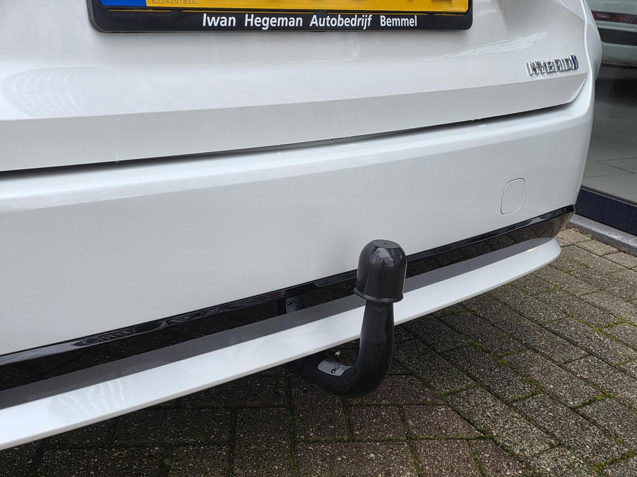 Toyota COROLLA Touring Sports 1.8 Hybrid Dynamic | Trekhaak | Camera| Android Auto/Apple CarPlay |