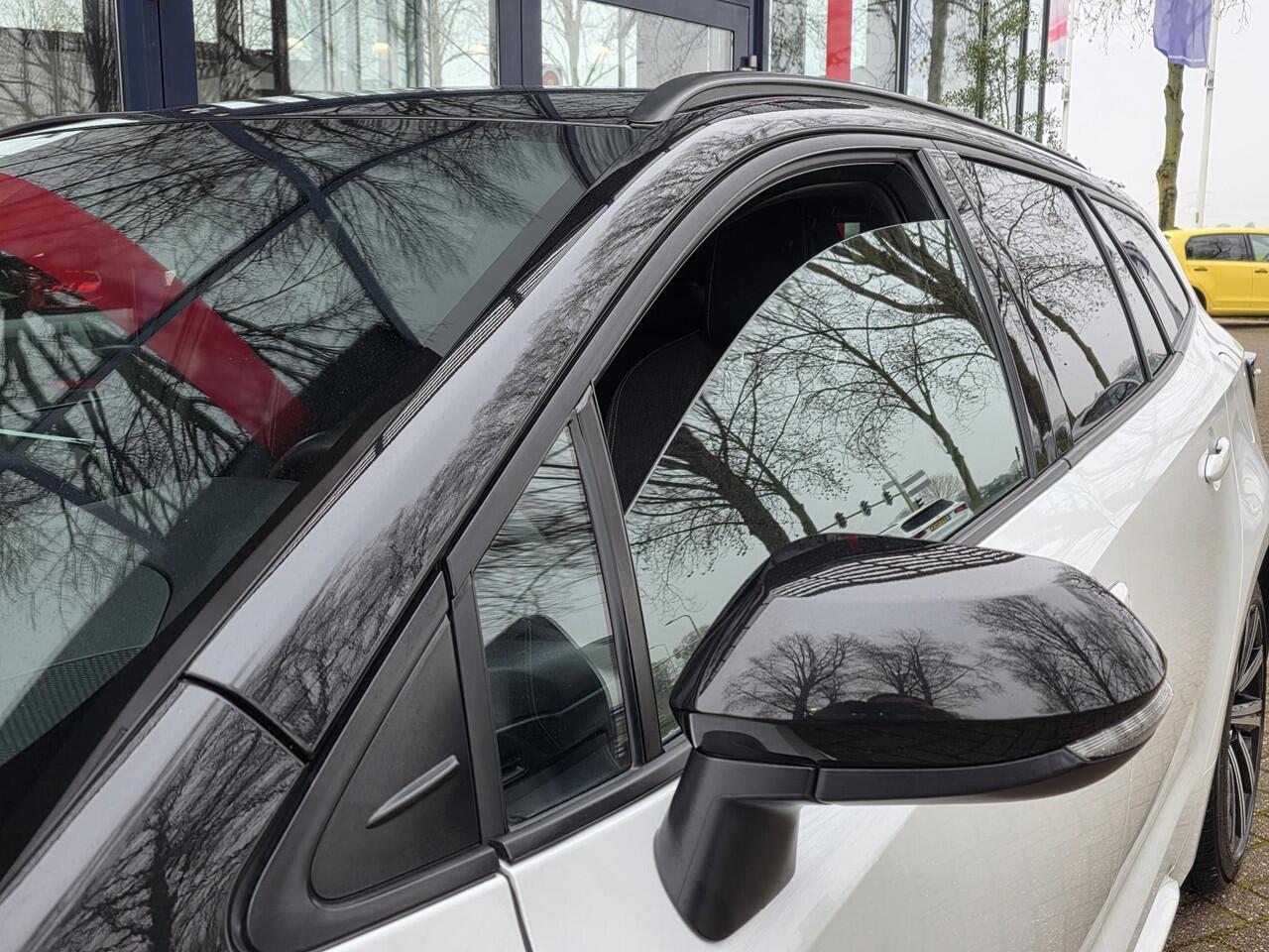 Toyota COROLLA Touring Sports 1.8 Hybrid Dynamic | Trekhaak | Camera| Android Auto/Apple CarPlay |