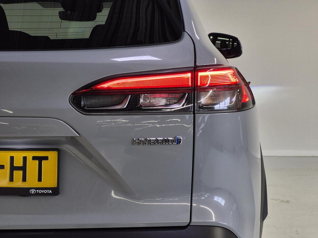 Toyota COROLLA Cross 2.0 Hybrid First Edition | Half-leder | BSM | PDC V+A | Carplay | Keyless |