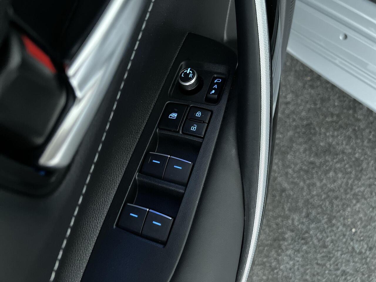 Toyota COROLLA 1.8 Hybrid Dynamic | Rijklaar | Stoelverwarming | Camera achter | 17" LM Velgen