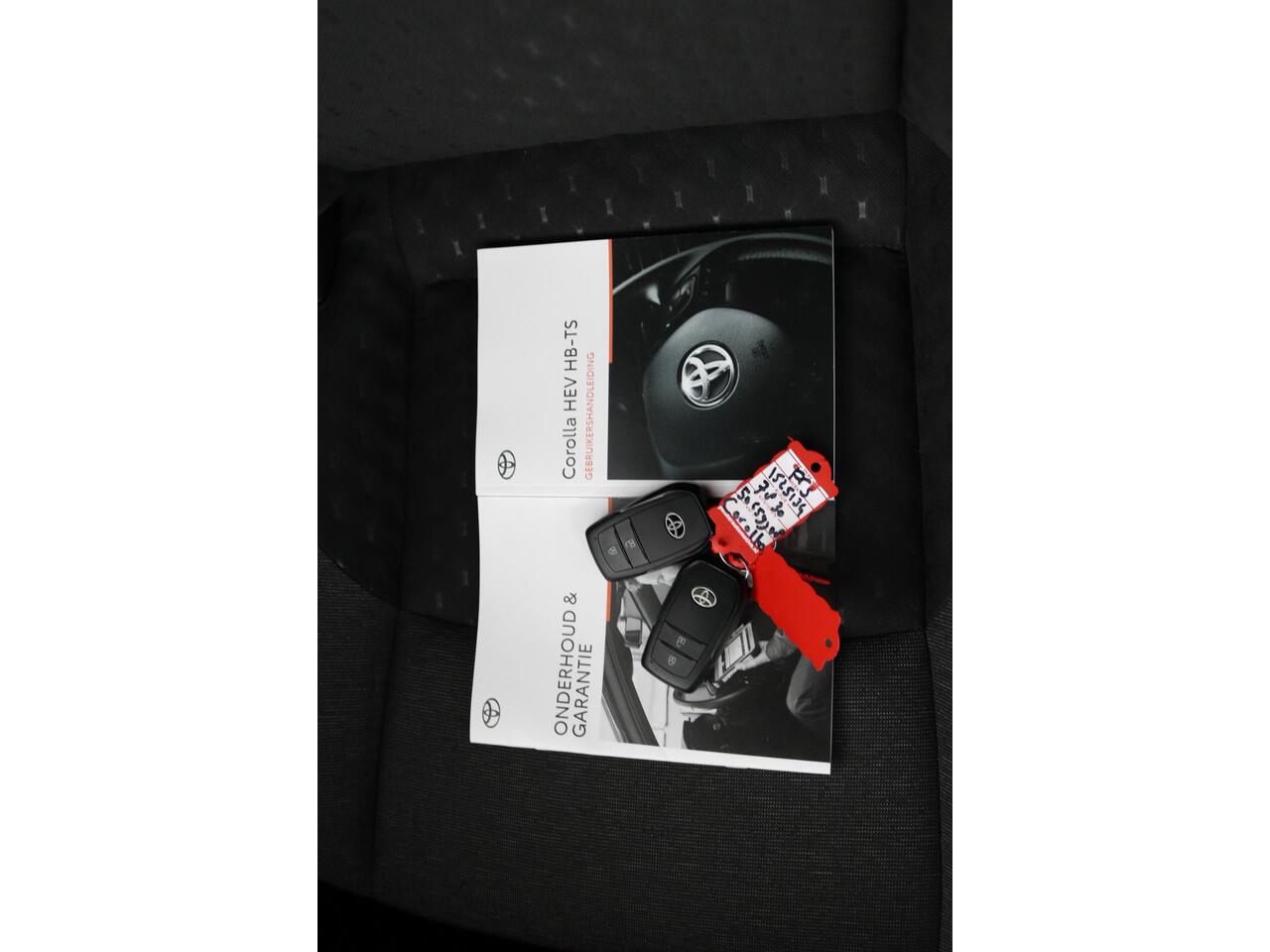 Toyota COROLLA Touring Sports Hybrid 140 | Apple carplay & Android auto | Climate control | Cruise control |