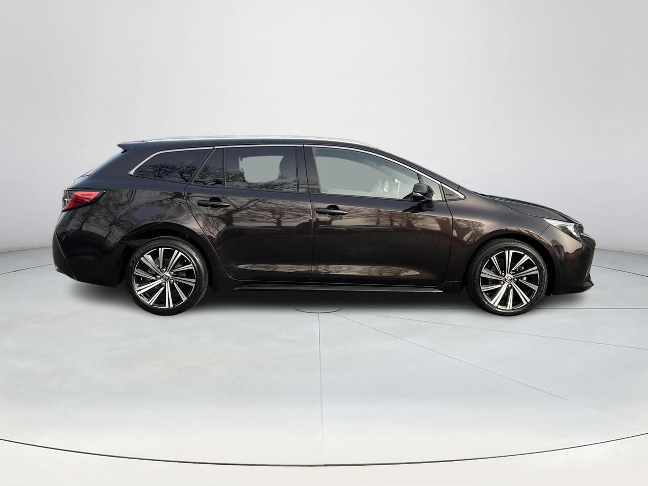 Toyota COROLLA Touring Sports 1.8 Hybrid Business Plus | Navigatie | Stoelverwarming | Carplay | LED koplampen | Keyless entry |
