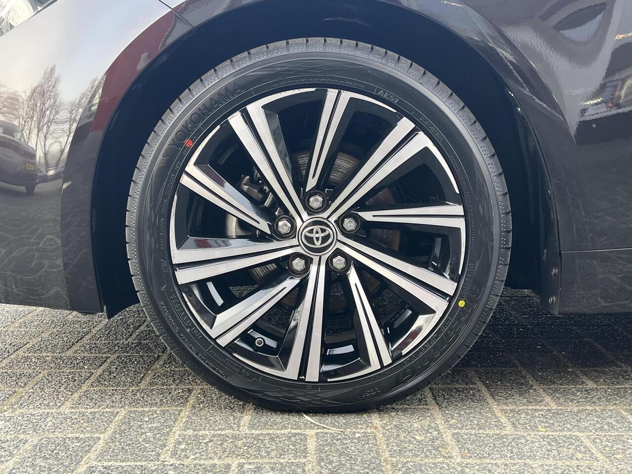 Toyota COROLLA Touring Sports 1.8 Hybrid Business Plus | Navigatie | Stoelverwarming | Carplay | LED koplampen | Keyless entry |