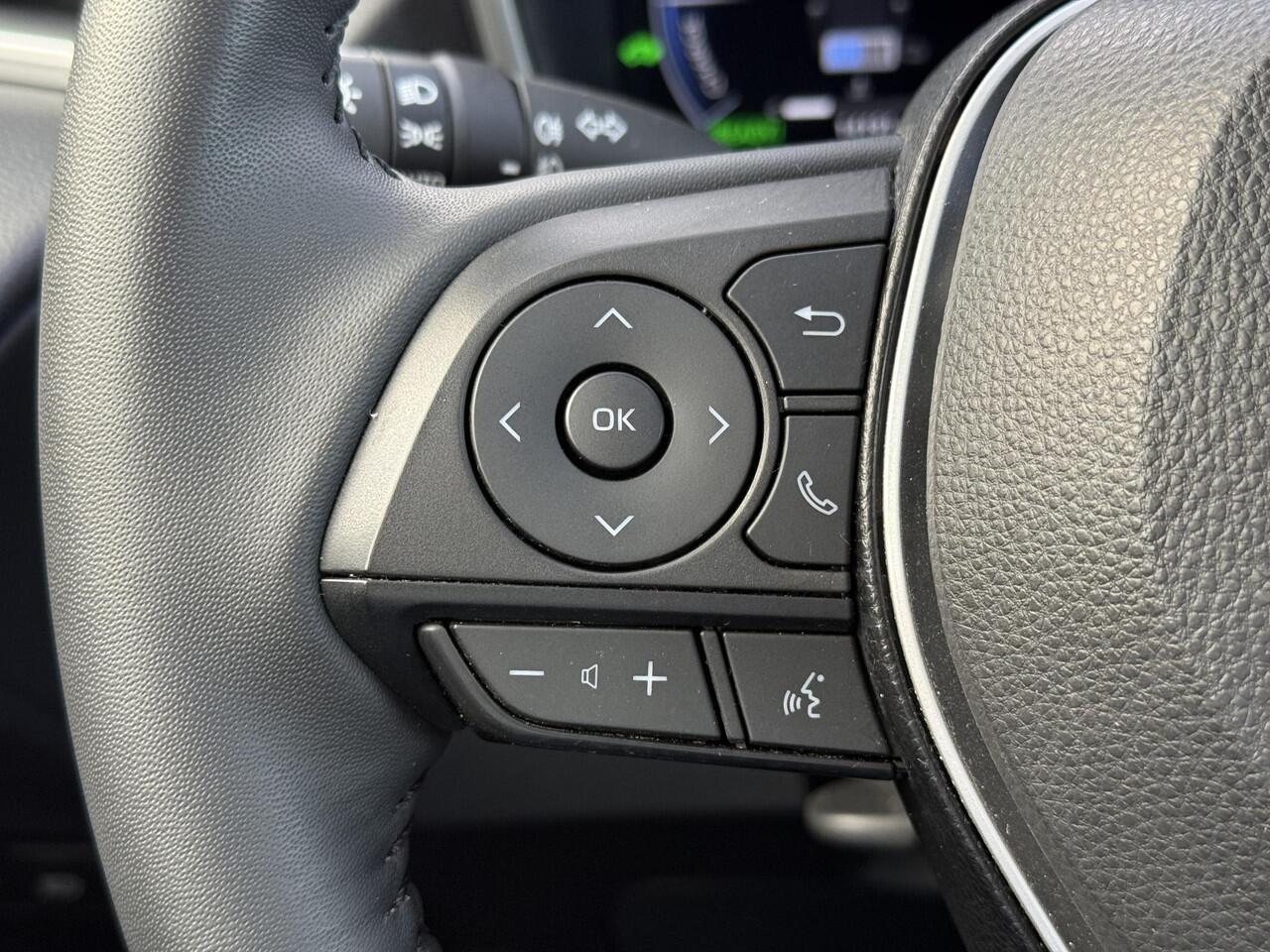 Toyota COROLLA Cross 2.0 High Power Hybrid First Edition **STOELVERWARMING/ DODEHOEK DETECTIE/ ELEKTRONISCHE ACHTERKLEP**