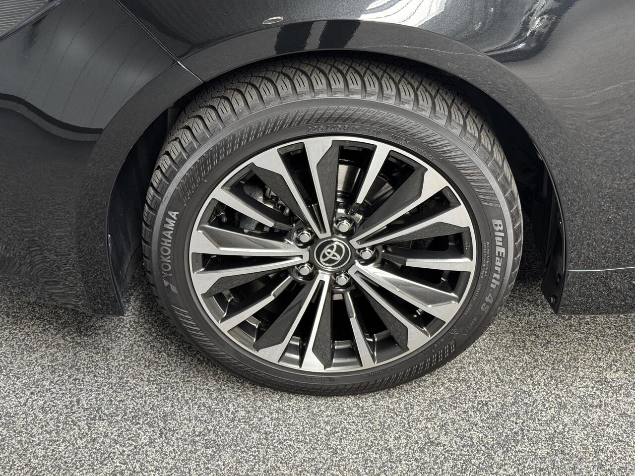 Toyota COROLLA 1.8 Hybrid First Edition automaat