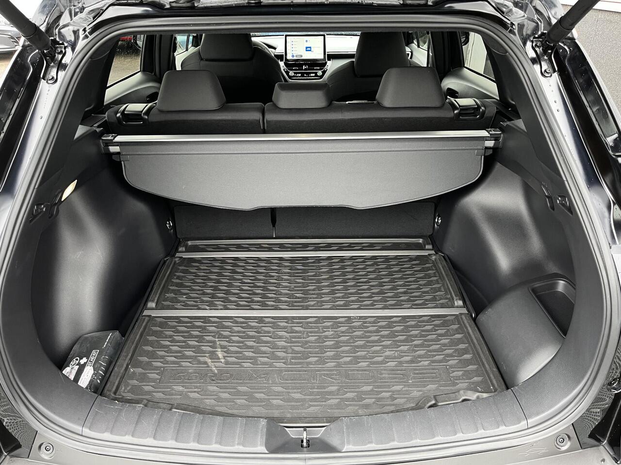 Toyota COROLLA Cross Hybrid 2.0 197PK Style Edition Navigatie, Dodehoekdetectie, Parkeersensoren voor + Achter, Elektrische achterklep, LED, LMV,