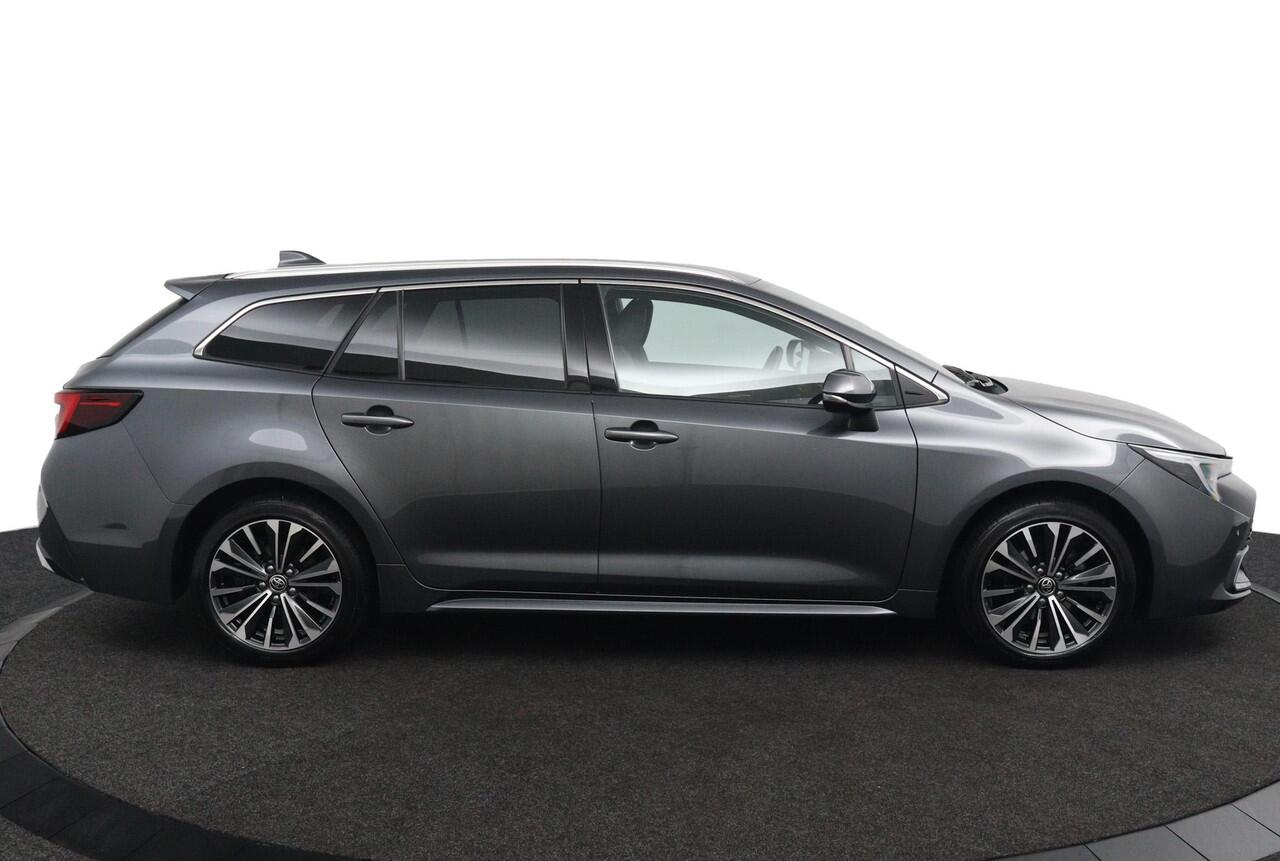 Toyota COROLLA Touring Sports Hybrid 140 Dynamic | Demo Voordeel | Zeer complete Uitvoering | Parkeersensoren Rondom | Stoelverwarming | Elektrisch bedienbare achterklep |