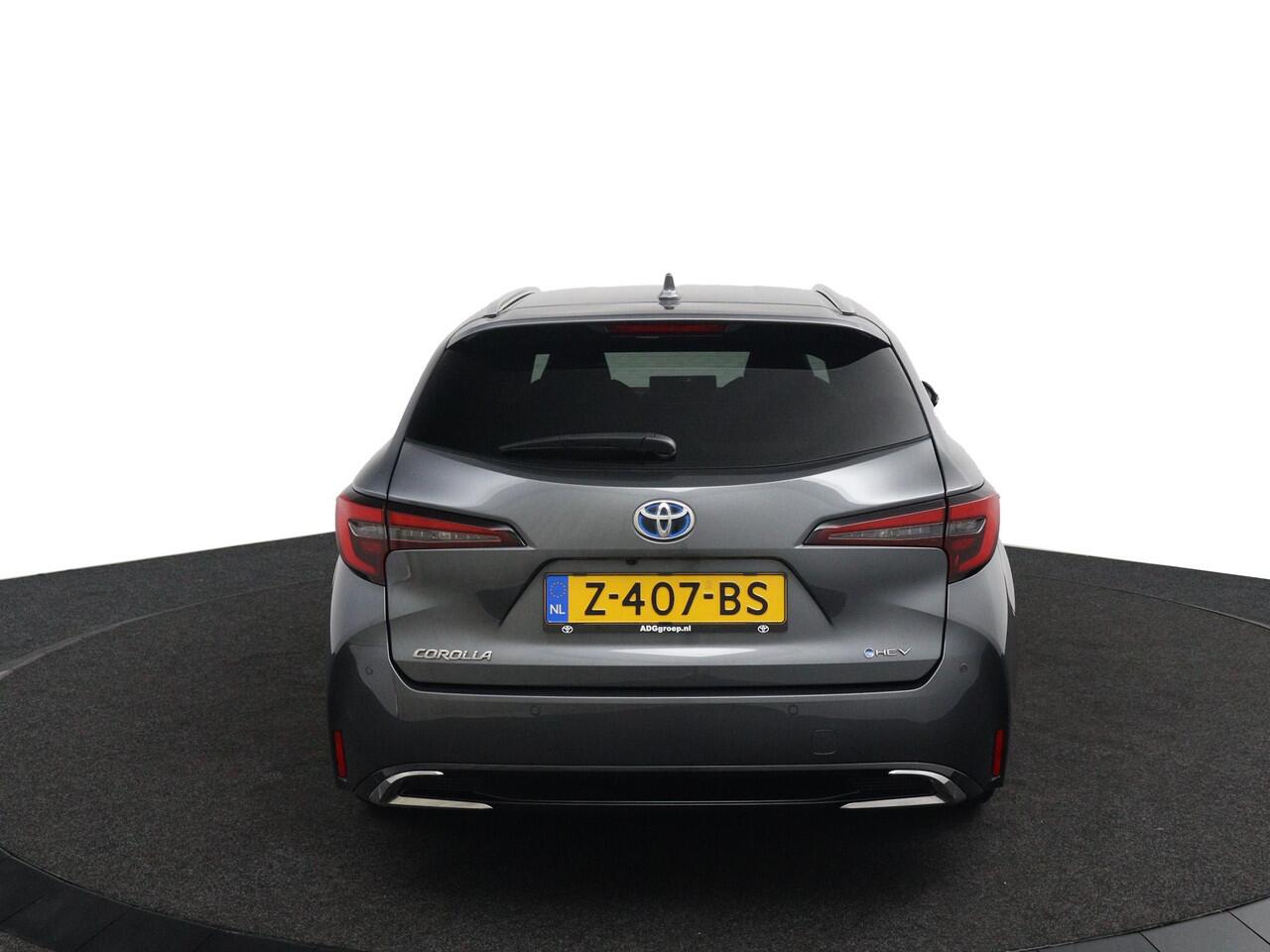 Toyota COROLLA Touring Sports Hybrid 140 Dynamic | Demo Voordeel | Zeer complete Uitvoering | Parkeersensoren Rondom | Stoelverwarming | Elektrisch bedienbare achterklep |