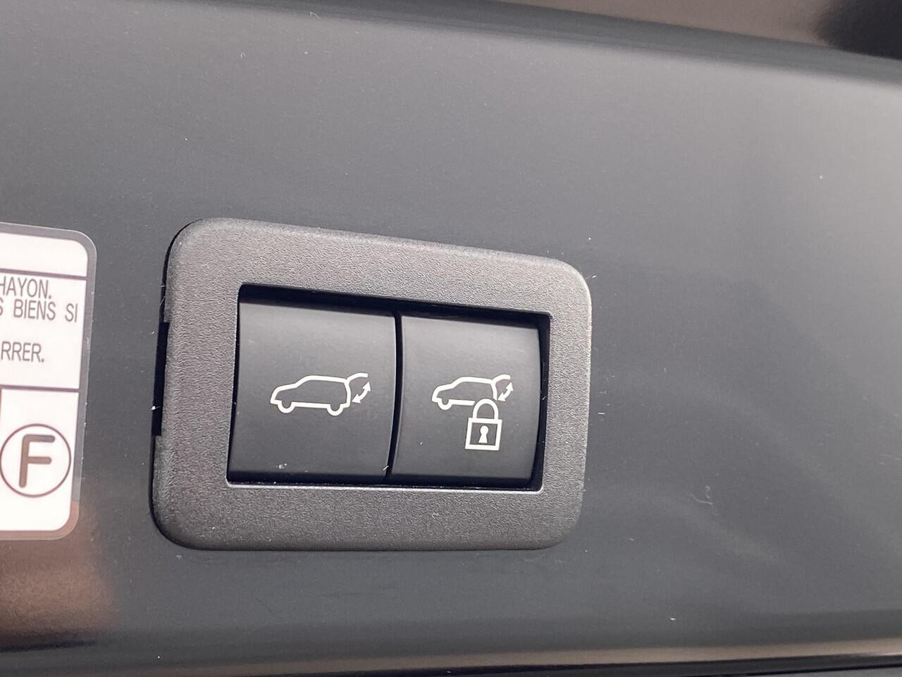 Toyota COROLLA Cross Hybrid 200 Style edition Panoramadak, Dodehoekdetectie, Parkeersensoren voor + achter, Elektrische achterklep, Led, Navi, Garantie t/m 2034!