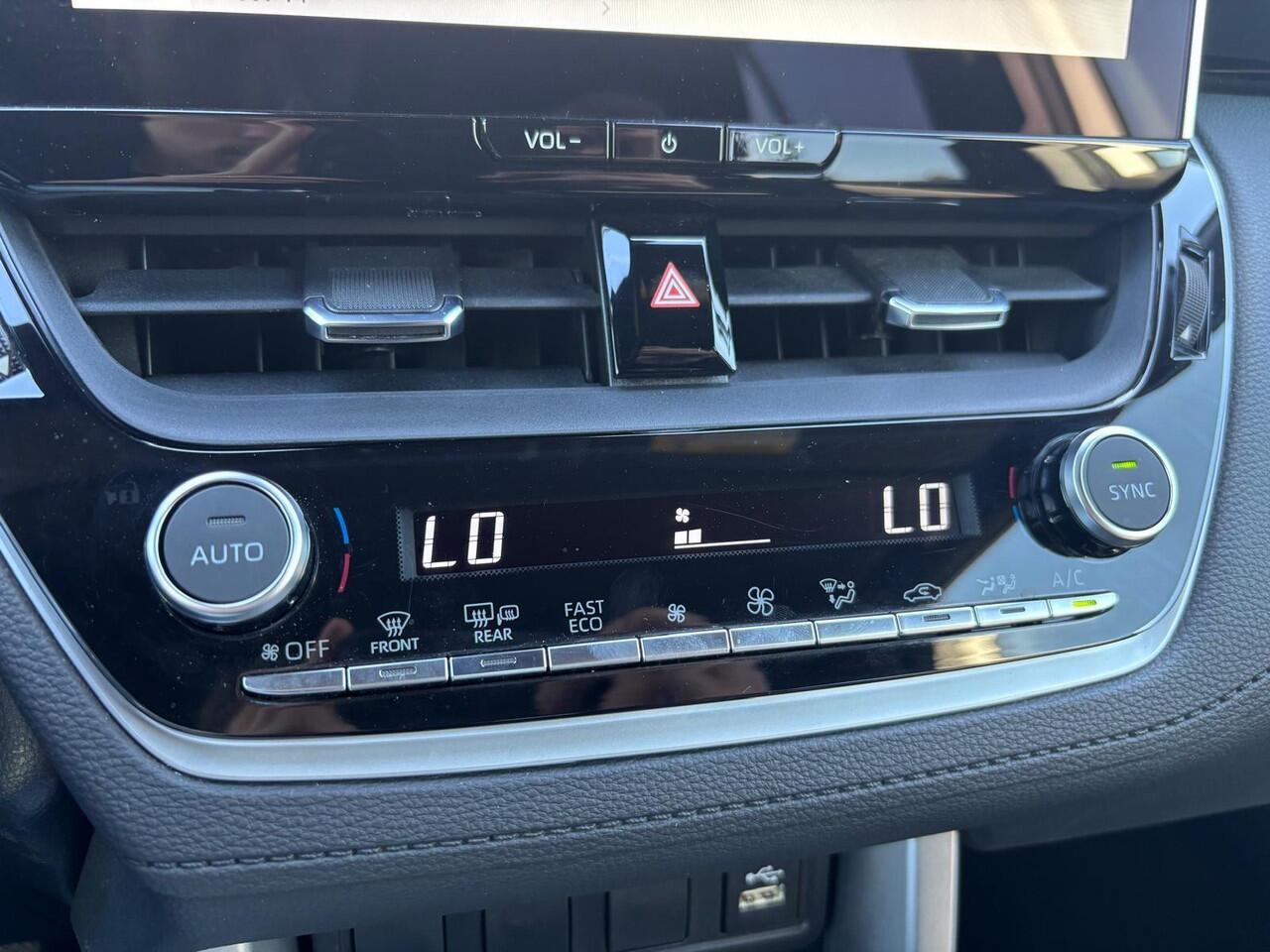 Toyota COROLLA Cross 2.0 High Power Hybrid Dynamic+ | Navigatie | Camera | Apple Carplay/Android auto | Achterklep elektrisch | Toyota garantie tot 2034!