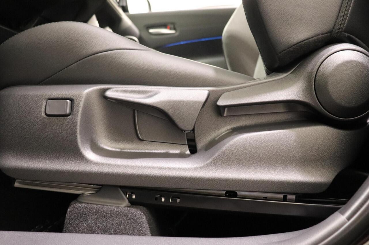 Toyota COROLLA Cross Hybrid 200 Style, Parkeersensoren, Blind Spot, Apple Carplay, Android Auto!