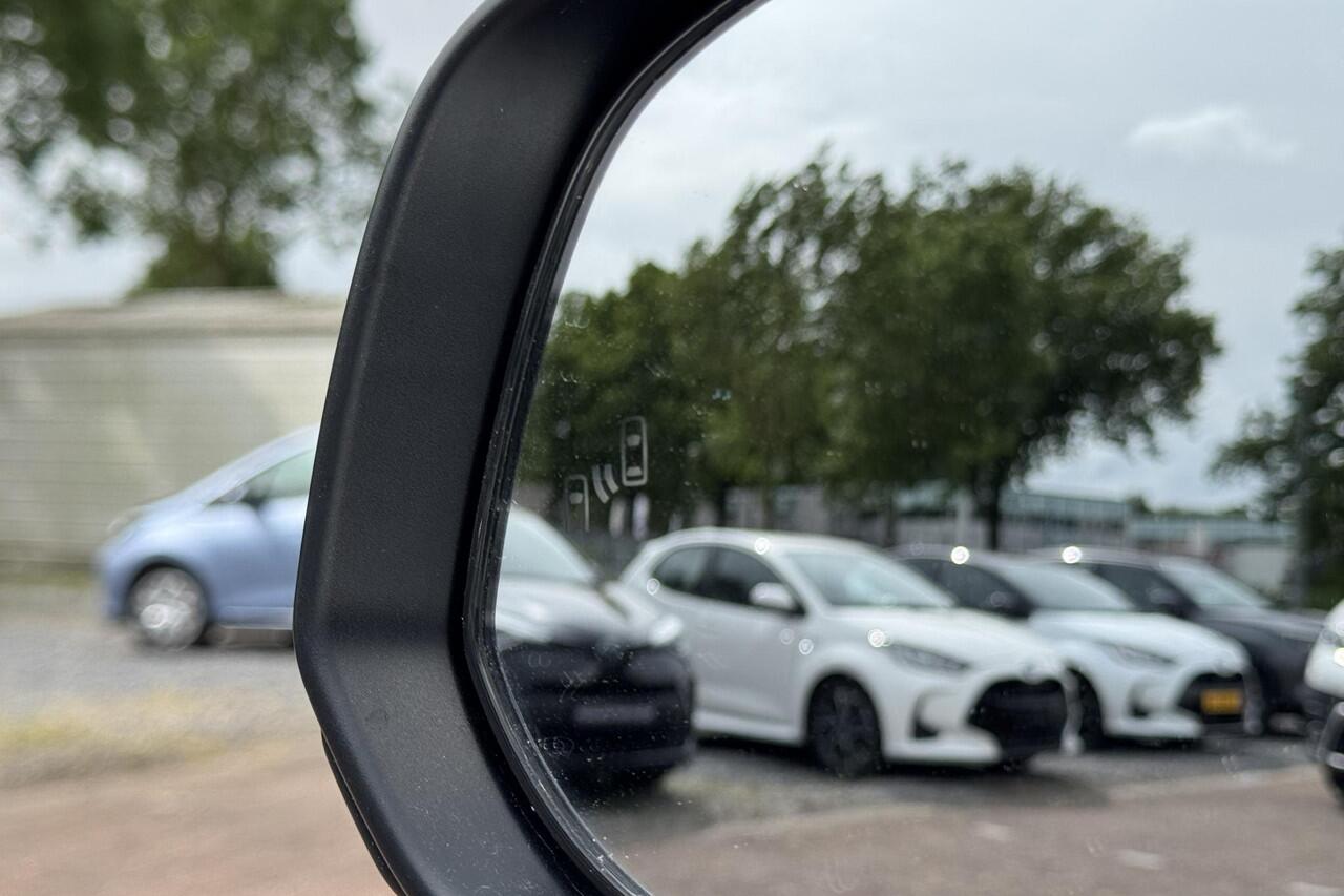 Toyota COROLLA Cross 1.8 Hybrid Executive Edition Panoramadak, Dodehoekdetectie, Parkeersensoren voor + achter, Elektrische achterklep, Led, Navi, Garantie t/m 2034!