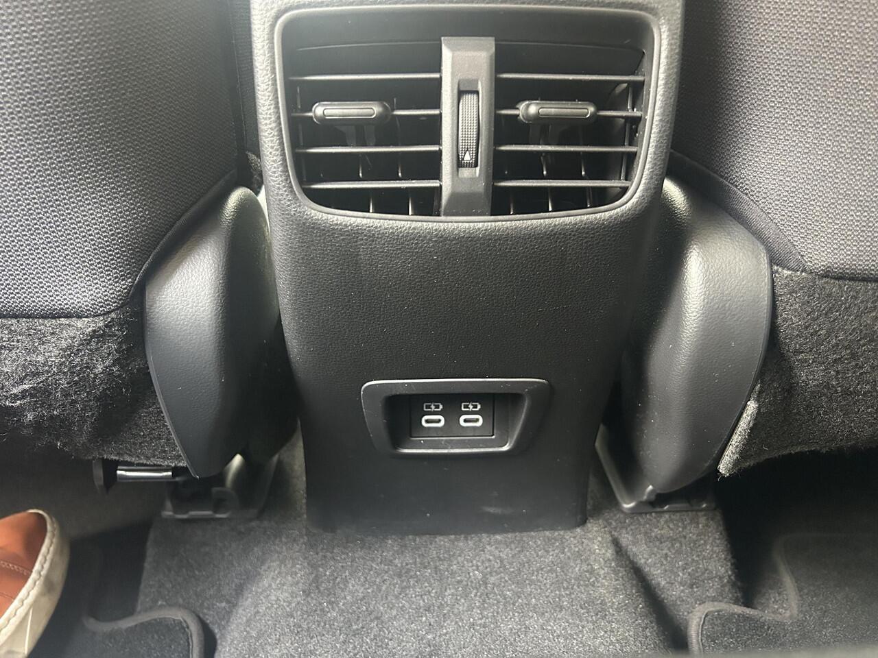 Toyota COROLLA Cross 2.0 High Power Hybrid Dynamic Navigatie, Elek. Achterklep, Smart key, Led, LMV, Privacy glass