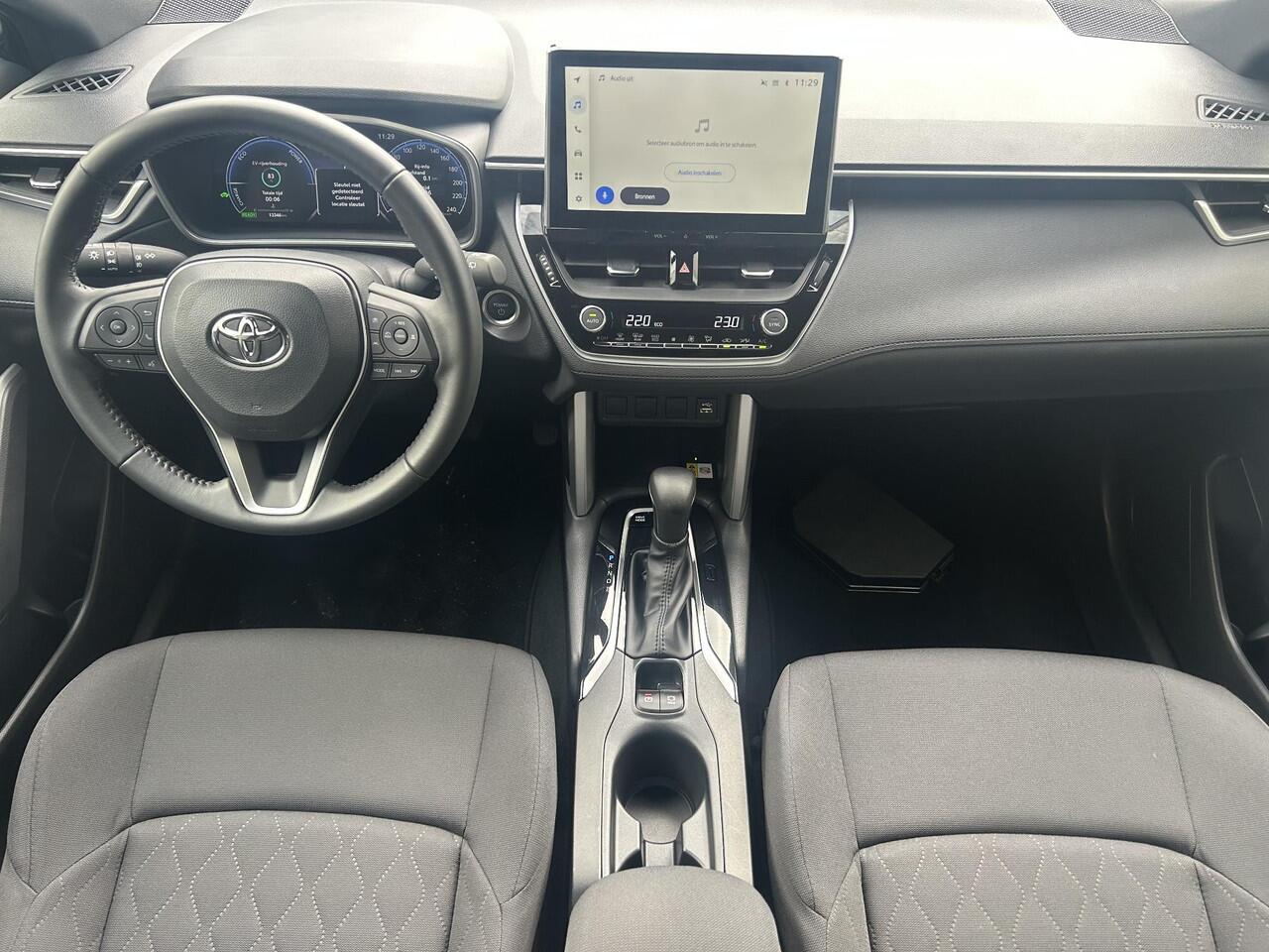 Toyota COROLLA Cross 2.0 High Power Hybrid Dynamic Navigatie, Elek. Achterklep, Smart key, Led, LMV, Privacy glass
