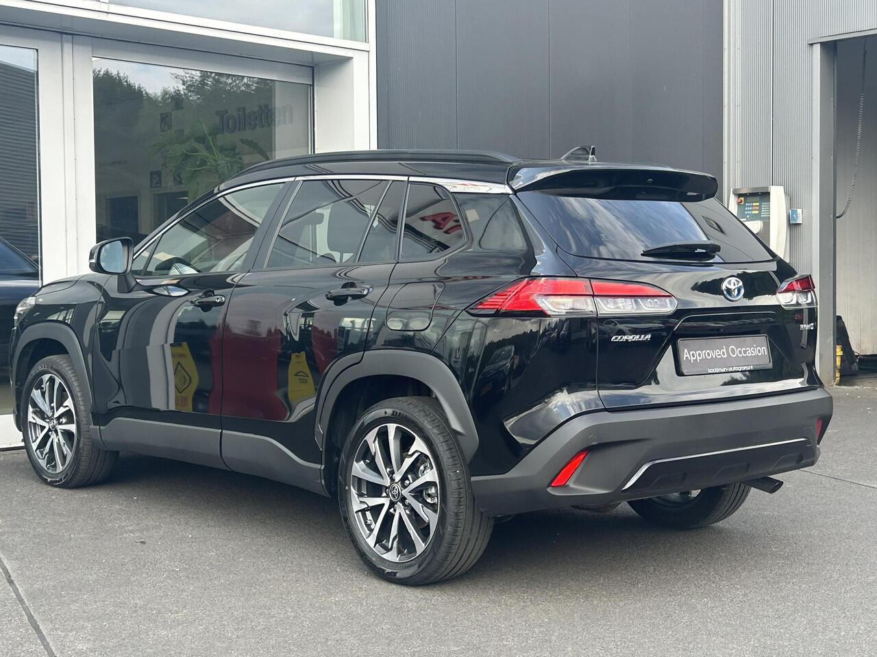 Toyota COROLLA Cross 2.0 High Power Hybrid Dynamic Navigatie, Elek. Achterklep, Smart key, Led, LMV, Privacy glass